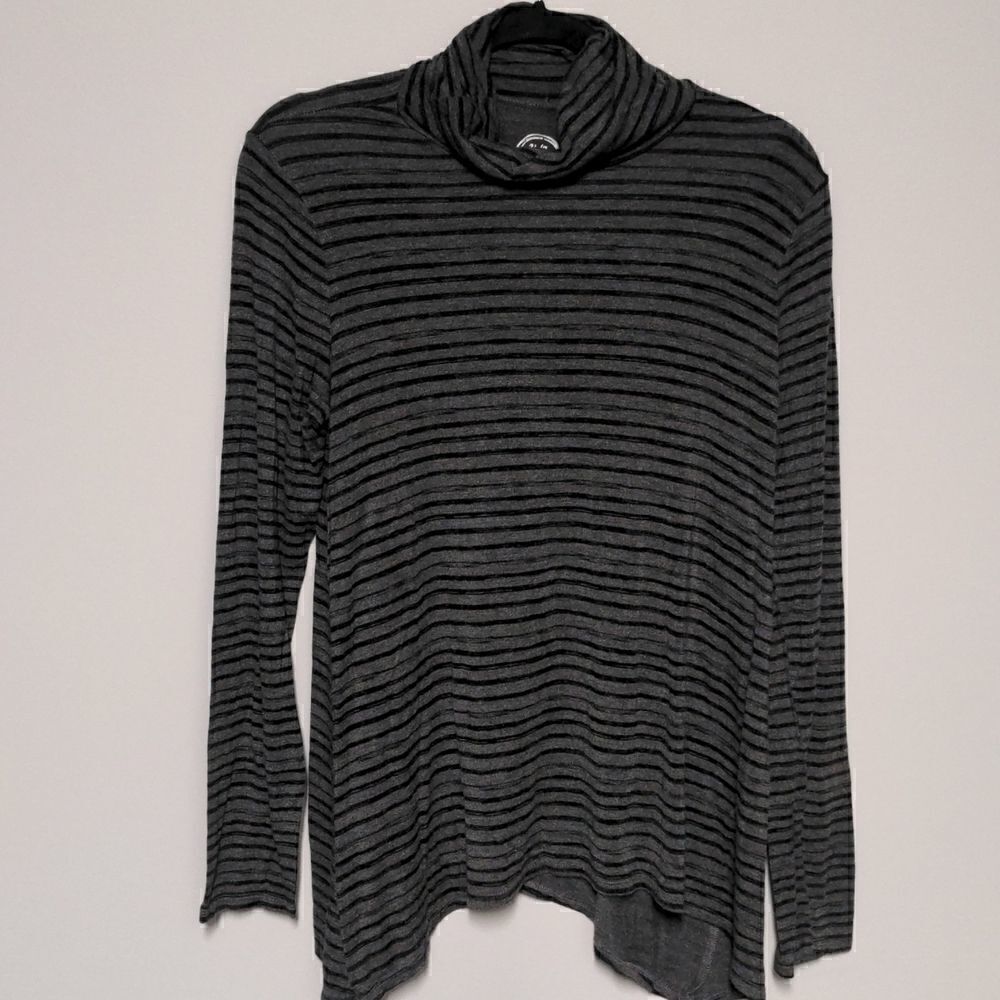 Maurices Turtle neck  